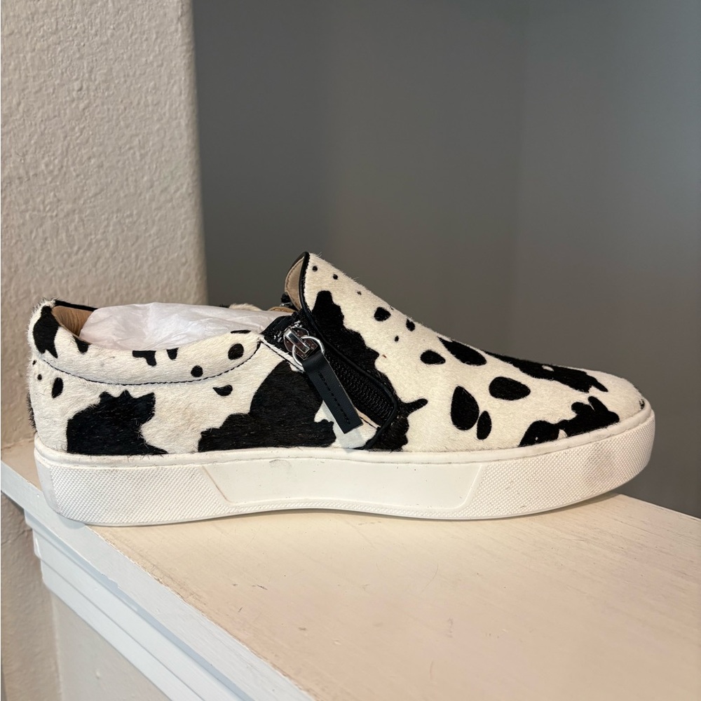 Very Volatile Normande Black & White Cow Print Sneakers Womens Size 9 - Picture 5 of 9